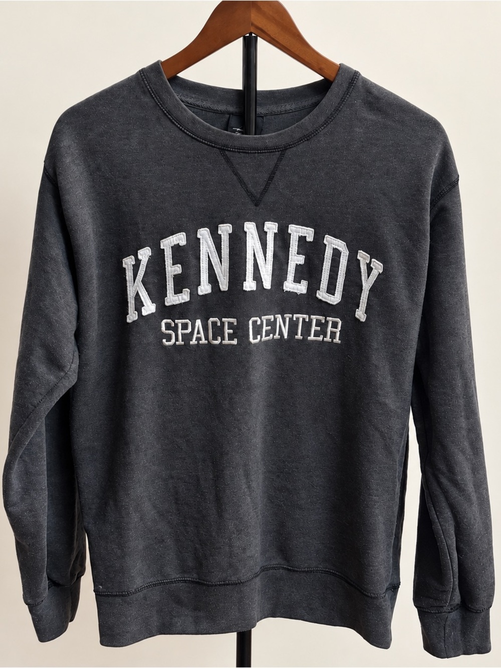 Kennedy Space Center Sweatshirt Men’s M Gray NASA Embroidered Crewneck